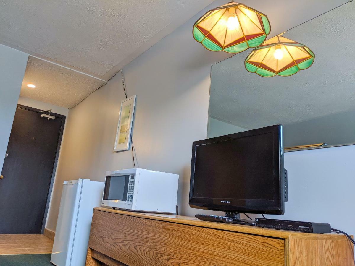 Skyline Motel Fredericton Esterno foto
